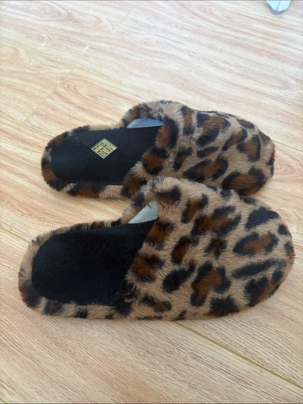 Faux Fur Leopard Print Women's Slip-On Slippers - Brown